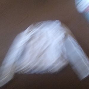 White log sleeve shirt